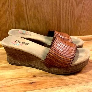 Mudd size 8 Lenore VEGAN slide 1” platform 2.5” wedge sandals woven brown tan